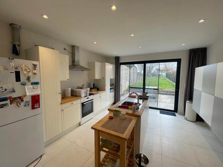 OORDEGEM - Gerenoveerde rijwoning met tuin. - Photo 5