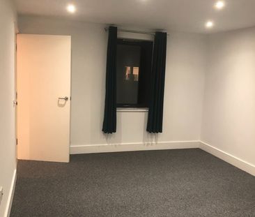 3 Bed Flat, Lord Stanley Court, SE24 - Photo 3