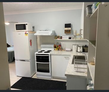 GREAT STUDENT APARTMENT or COSY COUPLE - Photo 6