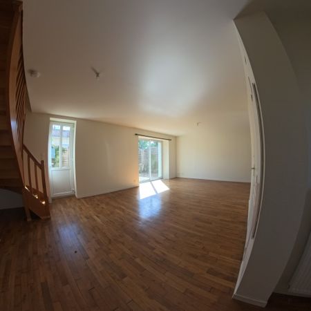 Location Maison 5 pièces 113m² ST GEORGES LES BAILLARGEAUX 86130 - Photo 2