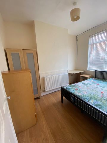 3 Bed Terraced House, Caludon Road, CV2 - Photo 3