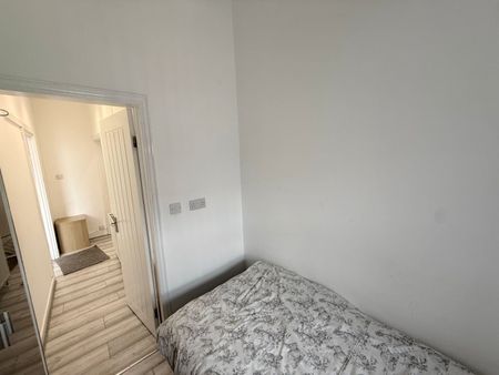 4 Bed Terraced House, Holbeck St, L4 - Photo 3