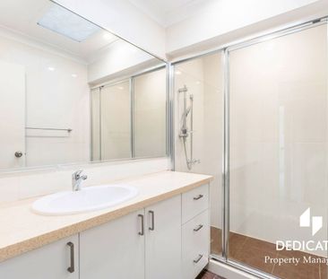 Modern Comfort Meets Easy Living in This Charming Villa - Photo 5