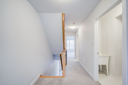 For Lease - 555 White's Hill Avenue, Markham, Ontario - Photo 4