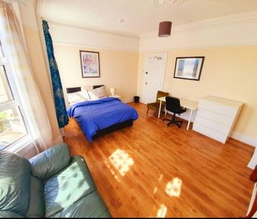 Room 4, 107 Ulsterville Avenue, Lisburn Road, Belfast, BT9 7AV - Photo 1