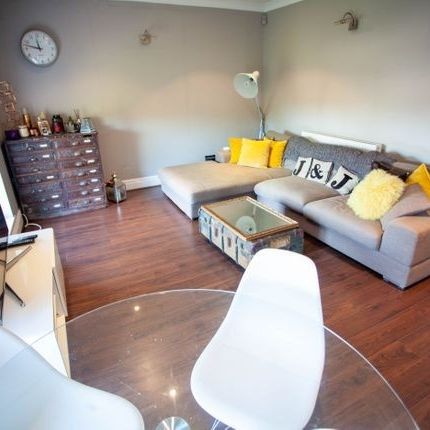 2 Bed Flat, Mossfield, L15 - Photo 1