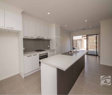 COMFORTABLE LIVING IN THE HEART OF CARDINIA LAKES - Photo 6