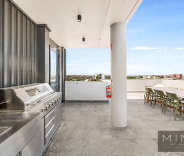 Modern | Furnished, designer studio for lease - Photo 4