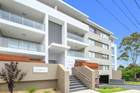 Luxury Three-Bedroom Apartment in Prime North Wollongong Location - Photo 2