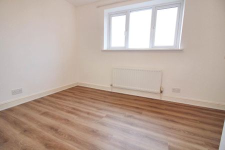 2 bedroom end of terrace house to rent - Photo 2