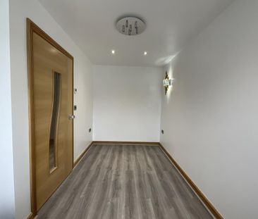 4 bedroom detached house to rent - Photo 2