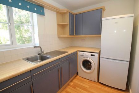 2 bed Flat for rent - Photo 5