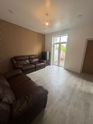 1 bedroom in a house share to rent - Photo 3