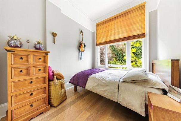 1 Bed Flat, Raised Ground Floor, W14 - Photo 1