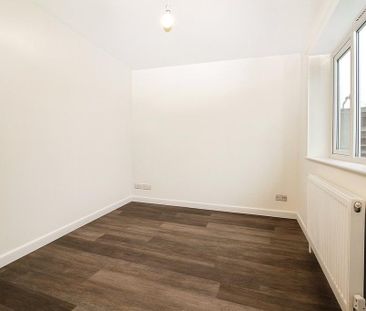 3 bedroom end of terrace house to rent - Photo 5