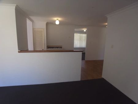 “Perfect family home” - Photo 3