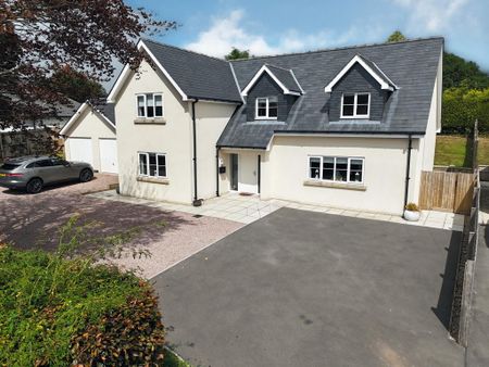 5 bedroom detached house to rent - Photo 2