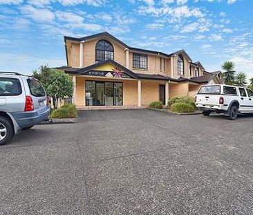 Modern One-Bedroom Apartment with Study, Air Conditioning & Parking - Photo 3