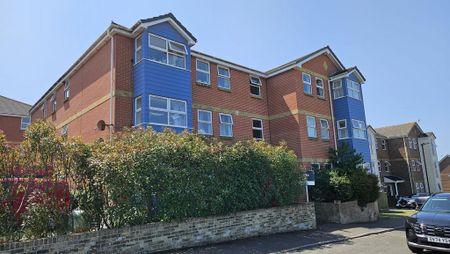 2 bedroom ground floor flat to rent - Photo 5