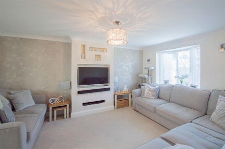 Mildenhall Place, Haverhill - Photo 3