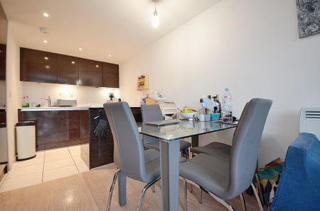 2 bedroom flat to rent - Photo 2