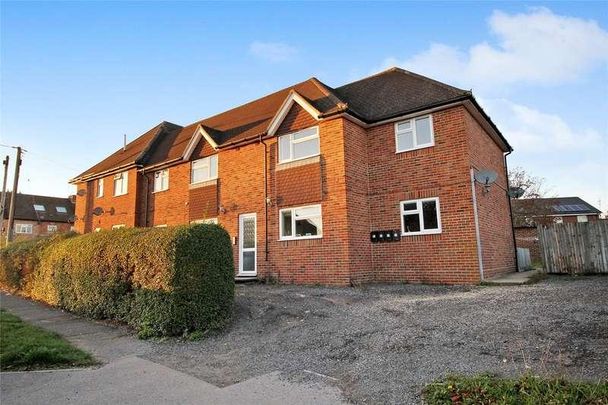 Edward Road, Alton, Hampshire, GU34 - Photo 1