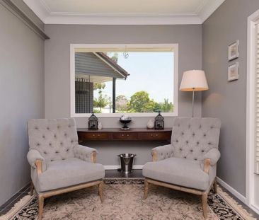 Convenient, Stylish, Family-Friendly Haven - Photo 2