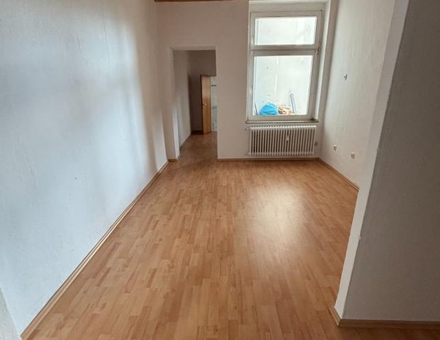einfach renovierte 2,5-Raum-Erdgeschosswohnung auf ca. 47 m² mit Gemeinschaftsgarten zu vermieten - Foto 1