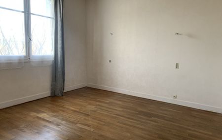 5 pièces, 105m² en location à Saint Yrieix La Perche - 620 € par mois - Photo 5