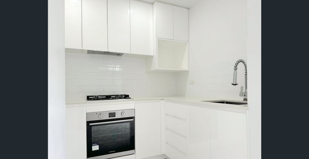 Luxurious and private 2 bedroom granny flat! - Photo 1