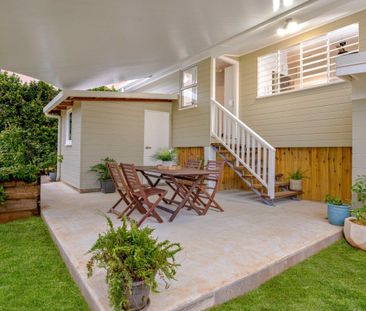 Bright and Charming Home - Photo 5