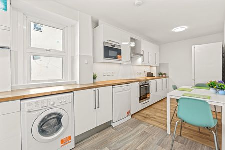 Room in a Shared Flat, West Hill, SW18 - Photo 2