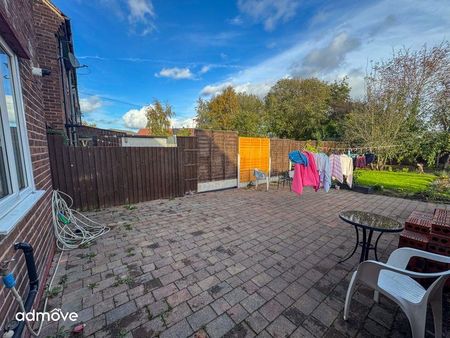 3 bedroom semi-detached house to rent - Photo 3