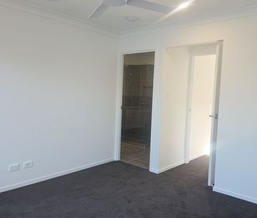 BRAND NEW LUXURY TOWNHOUSES - 3 BEDROOM - Photo 6