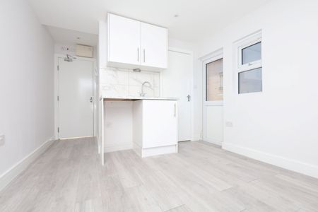 Studio Flat, Graham Rd, HA3 - Photo 2