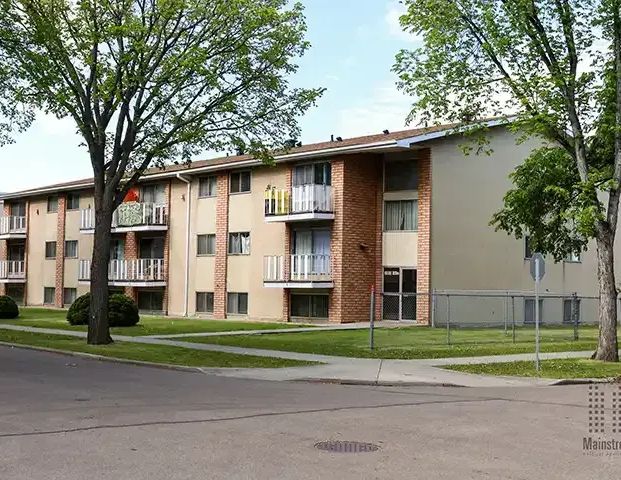 NAITside Court III Apartments | 11850 101 St NW, Edmonton - Photo 1