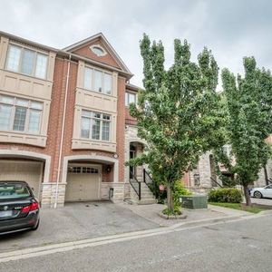 Spacious 3-Bed Townhome in Woodbridge - Photo 2