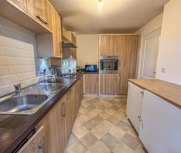 3 Bedroom House - Semi-Detached - Photo 3