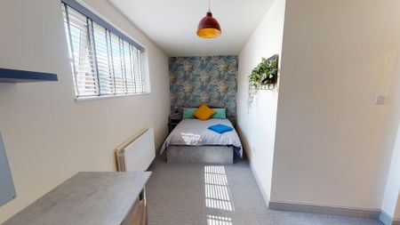 5 bedroom flat to rent - Photo 2