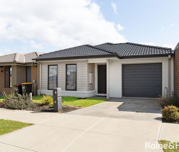 Modern Family Home - Photo 2