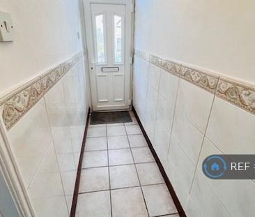 3 bedroom end of terrace house to rent - Photo 2