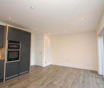 4 bedroom detached house to rent - Photo 4