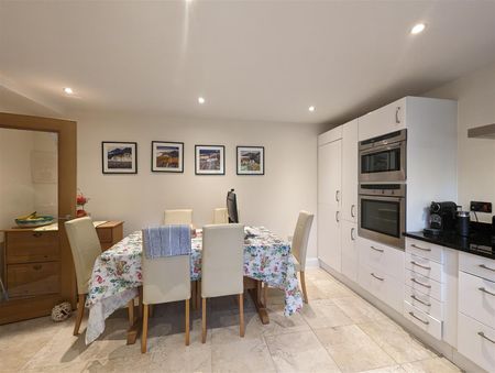 2 Bedroom Apartment - Ground Floor - Photo 3