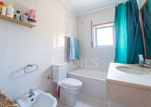 Apartamento T1 com terraço e lugar de garagem situado no Campo Alegre