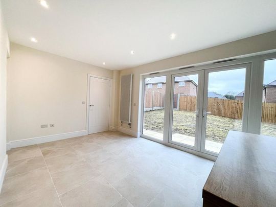 4 bedroom detached house to rent - Photo 1