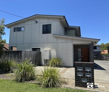 FOUR BEDROOM TOWNHOUSE IN THE HEART OF CLEVELAND - Photo 1