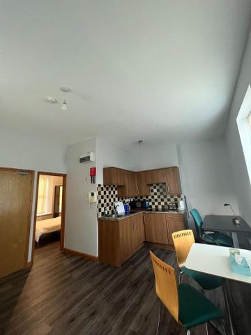 1 bedroom flat to rent - Photo 2