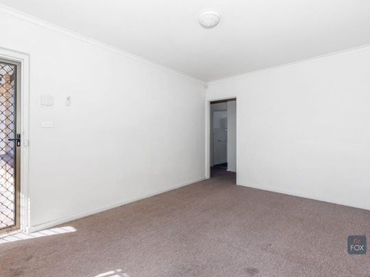 Low maintenance unit in good location - Photo 1