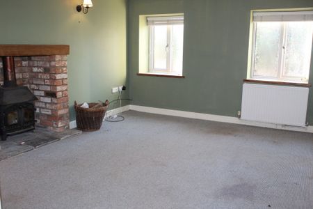2 bed Cottage - To Let - Photo 2