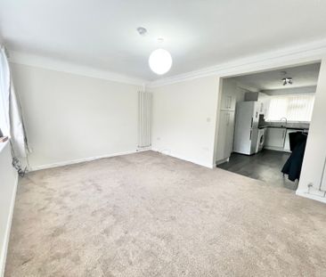 2 bed apartment to rent in Blundellsands Road East, Liverpool, L23 - Photo 3